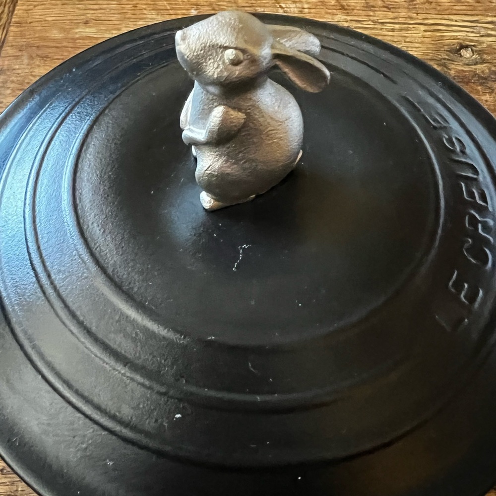 Rare Staub Sitting Rabbit Knob!